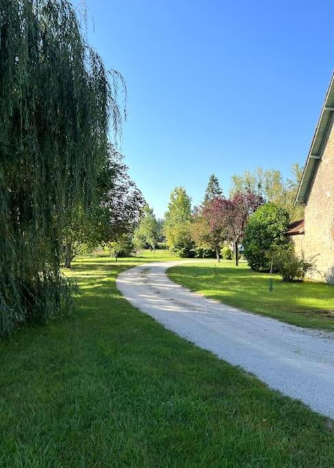 Charmante Maisonette A Arconnay Екстериор снимка